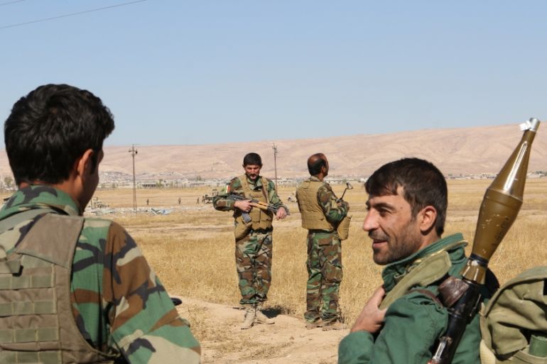 Kurdish Peshmerga fighters take their position in Bashiqa