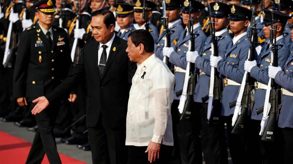 Thailand's Prime Minister Prayuth Chan-ocha welcomes Philippine President Rodrigo Duterte in Bangkok on Tuesday [Reuters]