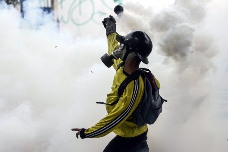 Opposition demonstrations continue in Venezuela