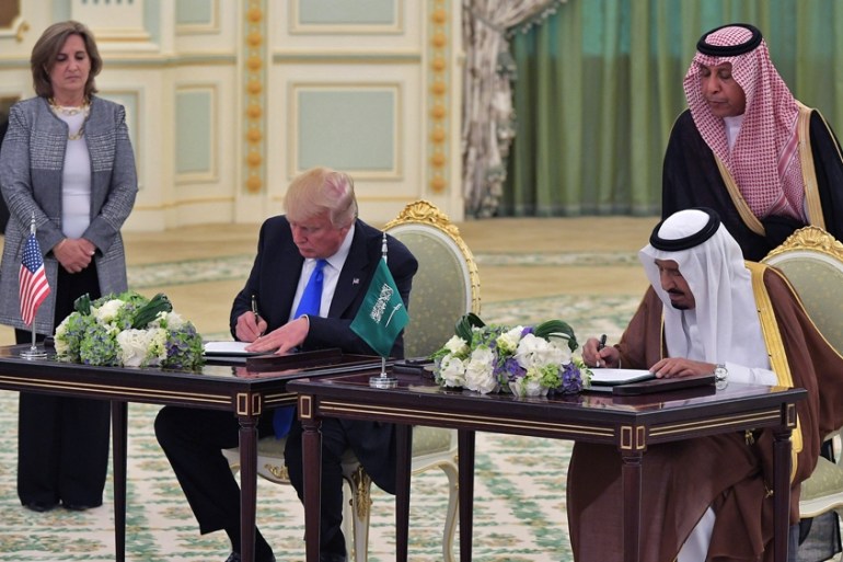 US President Donald Trump (L) and Saudi Arabia''s King Salman bin Abdulaziz al-Saud