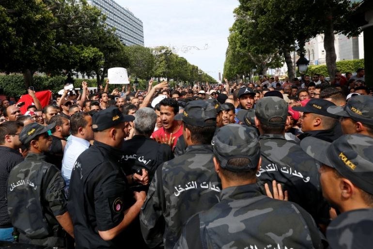 Tunisians demonstrating in support of the protesters of El Kamour oilfield, near the town of Tatouine, clash with riot police officers on Habib Bourguiba Avenue in Tunis