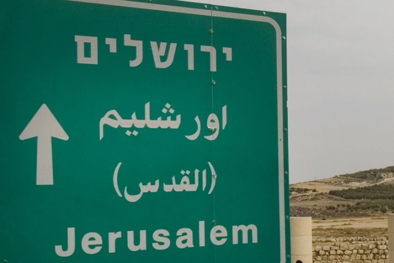 Road sign in Hebrew, Arabic and English