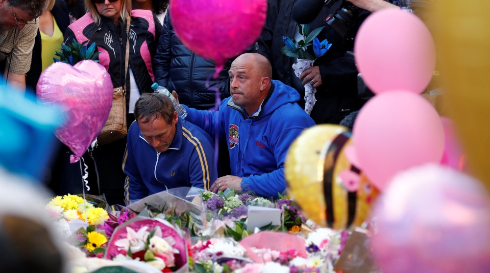 Mourners in Manchester's St Ann's Square lay flowers for those lost in Monday's attack [Stefan Wermuth/Reuters] 