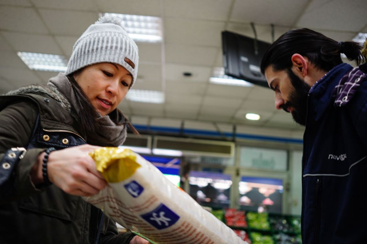 Refugees and Germans mingle in weekly ''Meet n'' Eat''