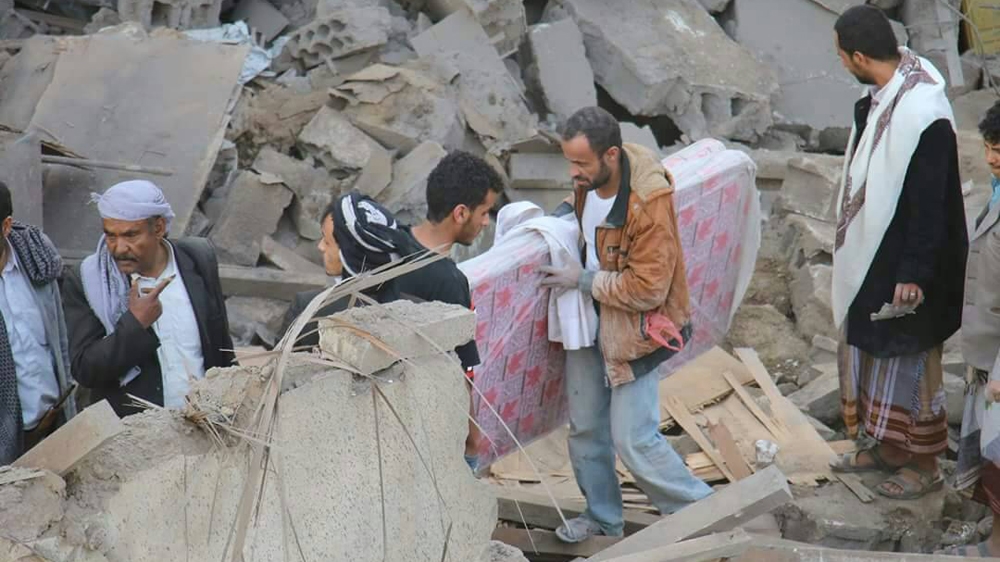 Yemenis search for their belongings among the rubble in Sanaa [Hussein Albukhaiti/Al Jazeera]