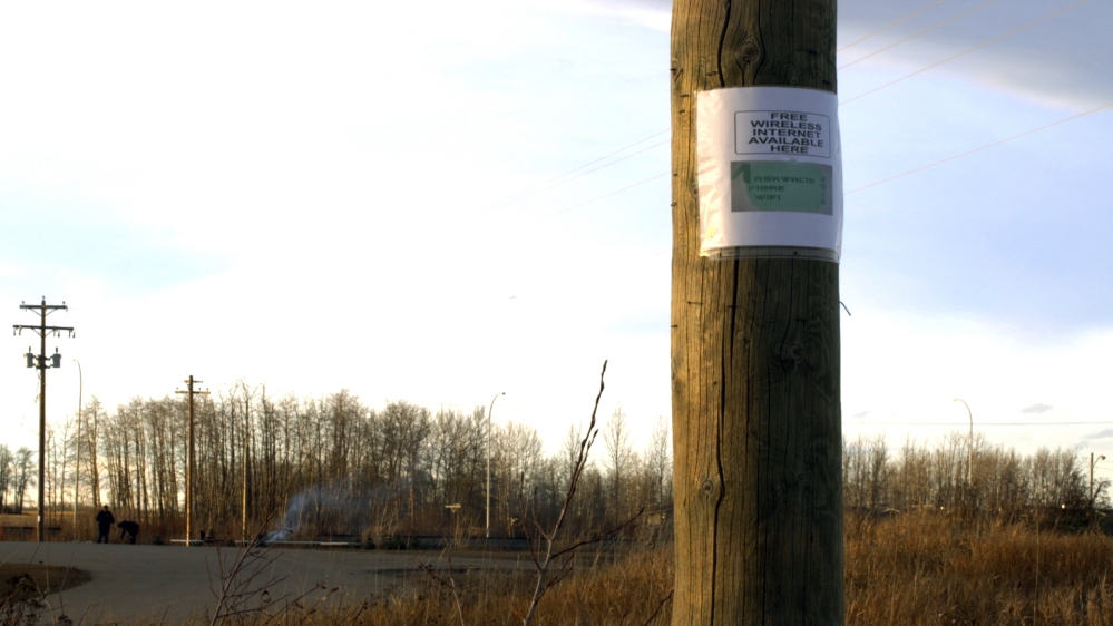 A sign put up by Bruce Buffalo alerting members of his community of the free wireless internet [Screengrab/Al Jazeera]