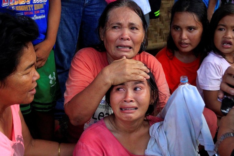 Philippines gunmen hold hostages in Mindanao