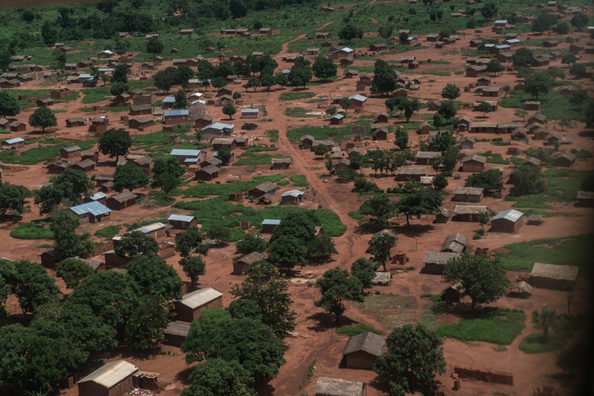 Displaced toil in Central African diamond town after rebel attack/Please Do Not Use