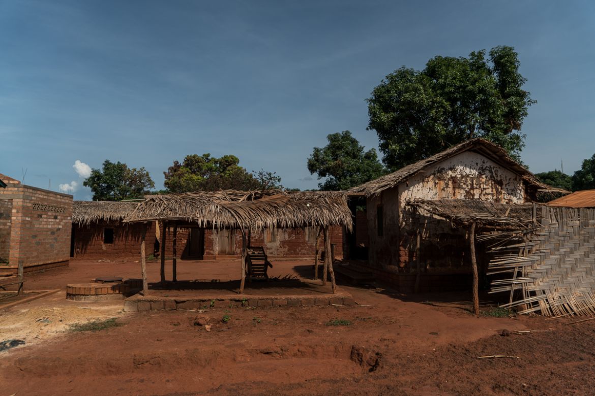 Displaced toil in Central African diamond town after rebel attack/Please Do Not Use