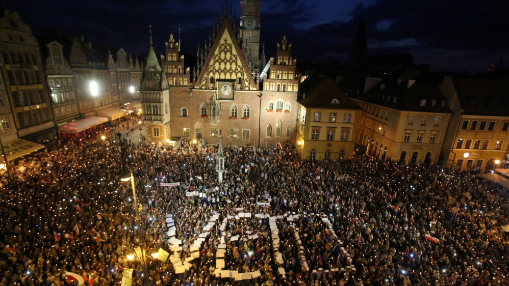 Tens of thousands gathered in Warsaw against the judicial overhaul [Mieczyslaw Michalak/Agencja Gazeta/Reuters]