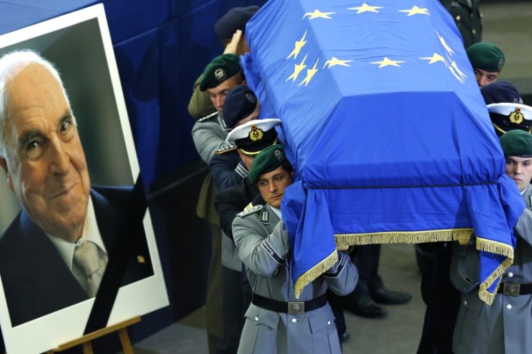 German soldiers carry the coffin of late former German Chancellor Kohl during of a memorial ceremony at the European Parliament in Strasbourg