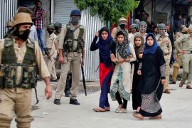 The Wider Image: Kashmir''s stone-pelters face off against pellet guns