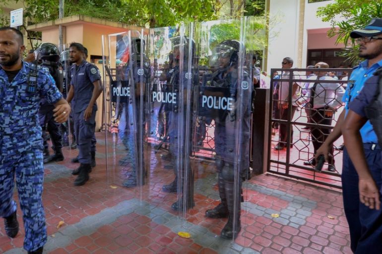 maldives parliament shut down