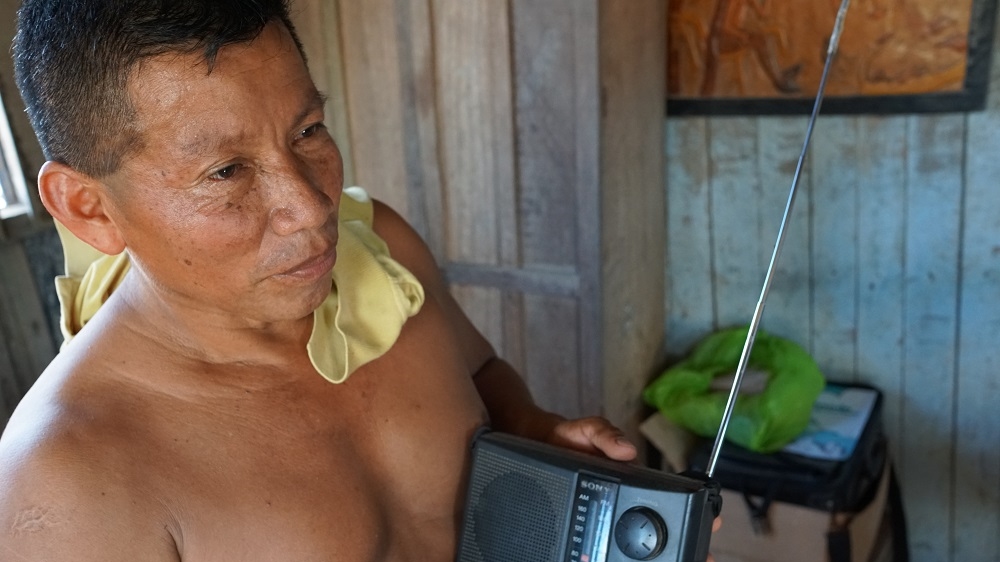Pahoyan resident Antonio Rojas Shuna tunes in to Shipibo-language broadcasts for information from the city [Neil Giardino/Al Jazeera]