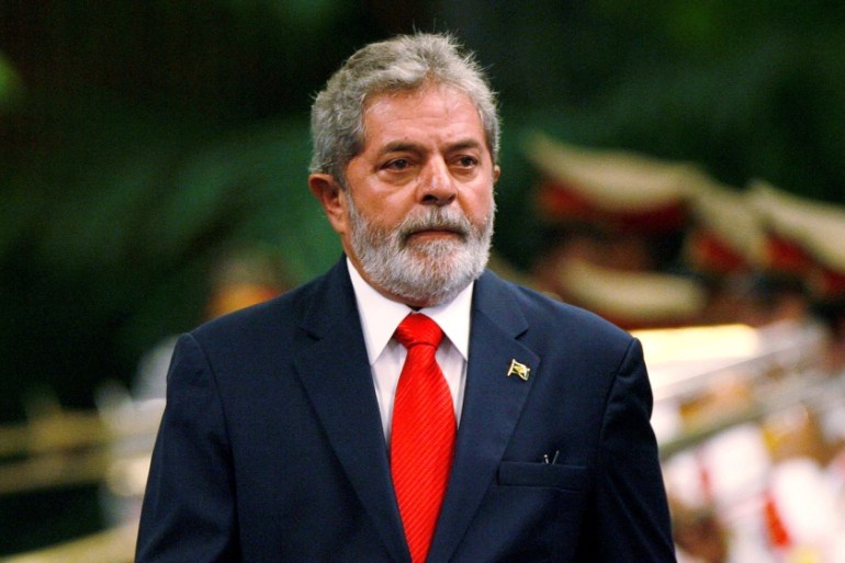 FILE PHOTO - Brazil''s President Lula da Silva reviews the honor guard during a reception ceremony at Havana''s Revolution Palace