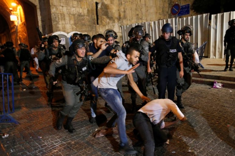 Israeli border police clash with Palestinian men during scuffles that erupted after Palestinians held evening prayers outside the Lion''s Gate of Jerusalem''s Old City