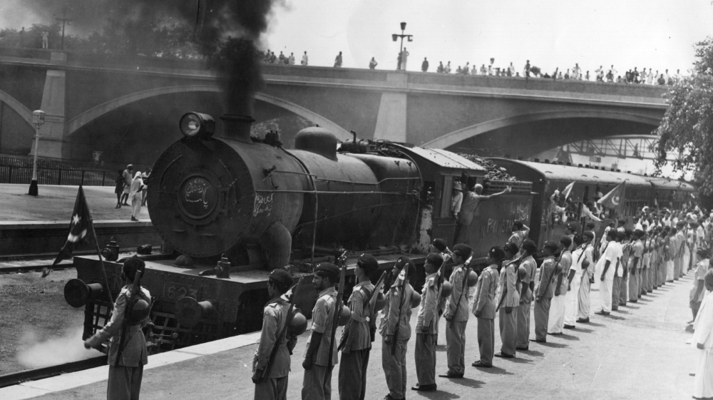 One of 30 special trains leaving New Delhi Station to take the staff of the Pakistan government to Karachi in 1947. Muslim League National Guards stand to attention in honour of the departure [Getty Images]