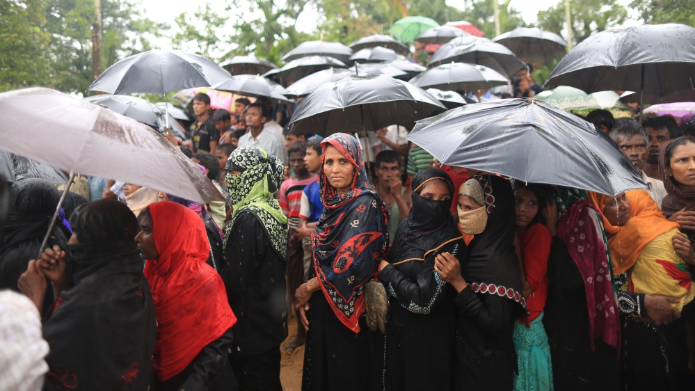 More than 410,000 Rohingya have fled to Bangladesh in recent weeks [Showkat Shafi/Al Jazeera]