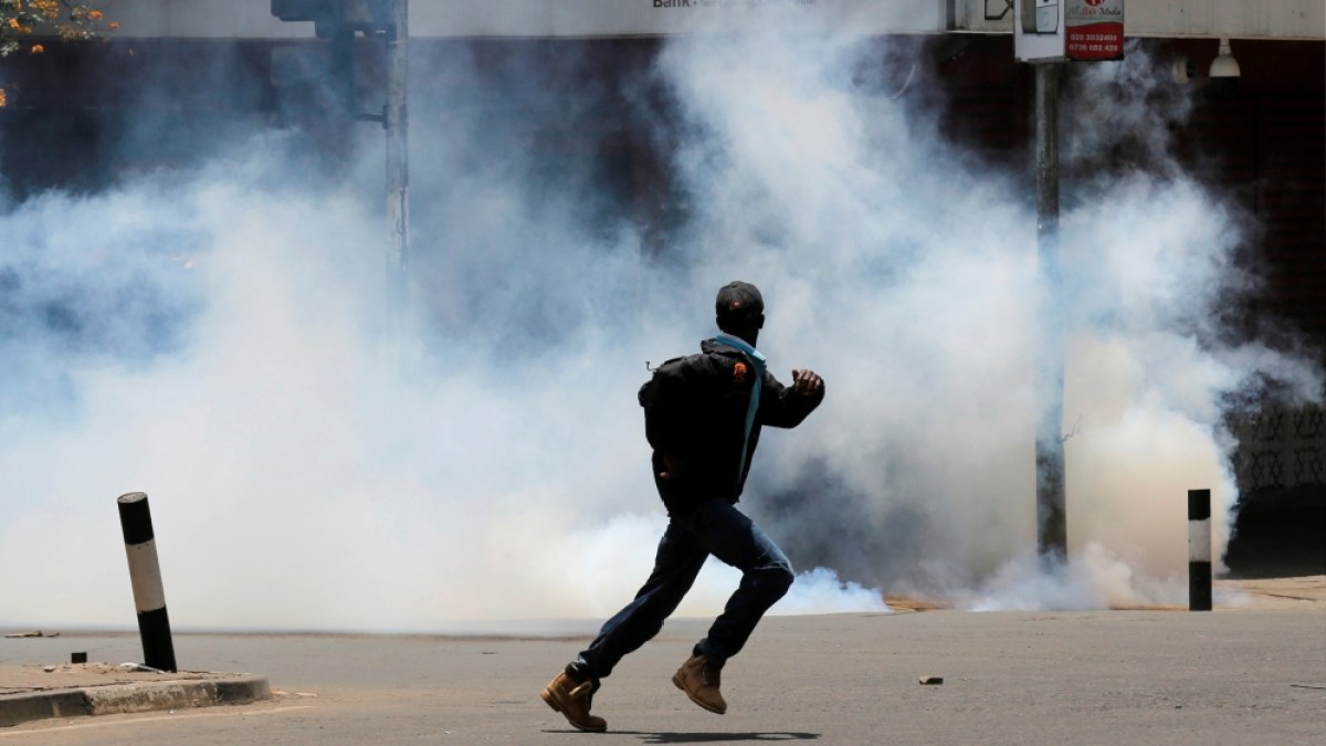 Kenyan police fire tear gas at opposition protesters | News | Al Jazeera