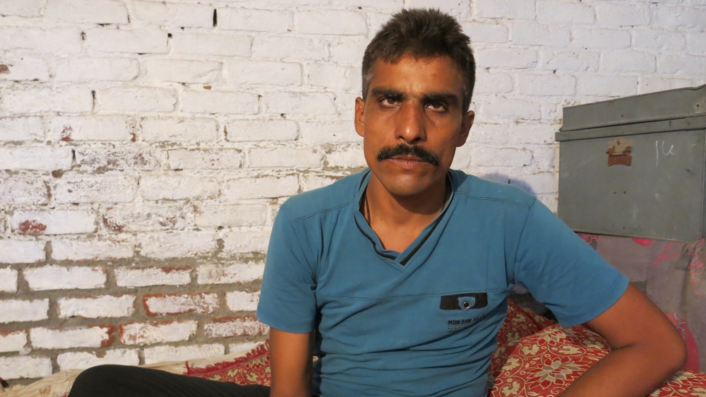 Sabir Masih, from a family of executioners, claims to have executed roughly 250 people [Asad Hashim/Al Jazeera]