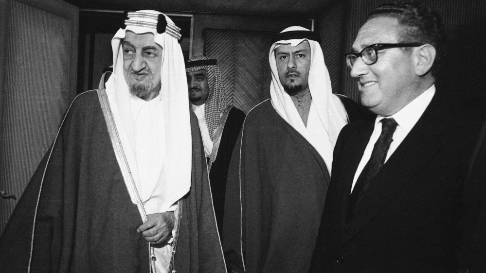 King Faisal meets US Secretary of State Henry Kissinger in Riyadh on March 19, 1975 [AP]