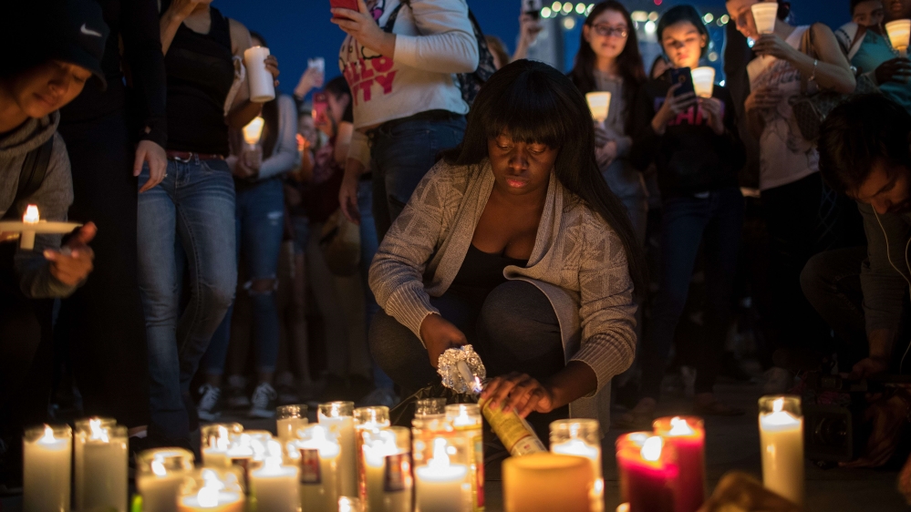 Mourners light candles  for the victims of Sunday night's mass shooting [Drew Angerer/Getty Images/AFP]
