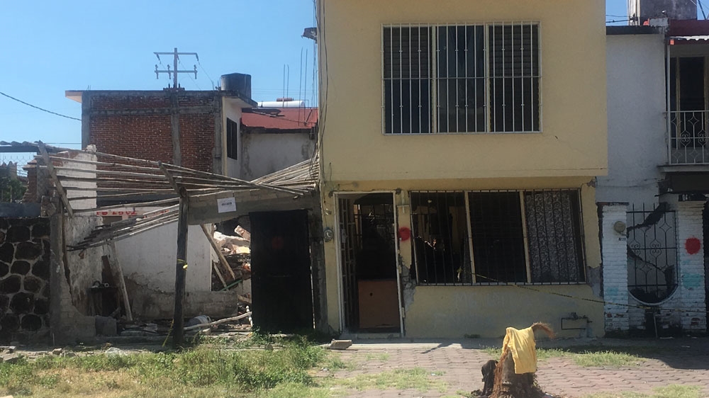 Condemned houses in Higueron, Jojutla [Simon Schatzberg/Al Jazeera]
