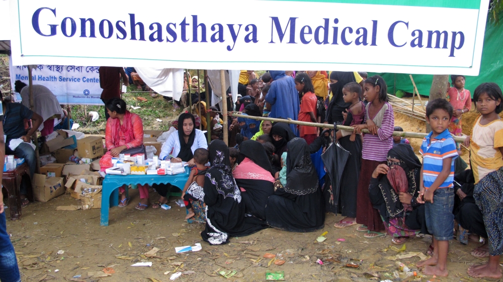 At a mobile clinic in Kutupalong makeshift camp, Rohingya refugees receive medical and psychological care [Annette Ekin/Al Jazeera] 