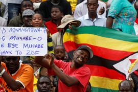 People wait for the inauguration ceremony to swear in Zimbabwe''s former vice president Emmerson Mnangagwa as president in Harare