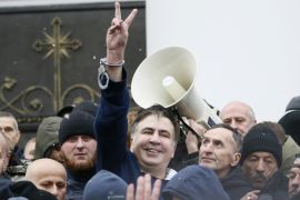 Georgian former President Mikheil Saakashvili flashes a victory sign after he was freed by his supporters in Kiev, Ukraine December 5, 2017. REUTERS/Gleb Garanich TPX IMAGES OF THE DAY