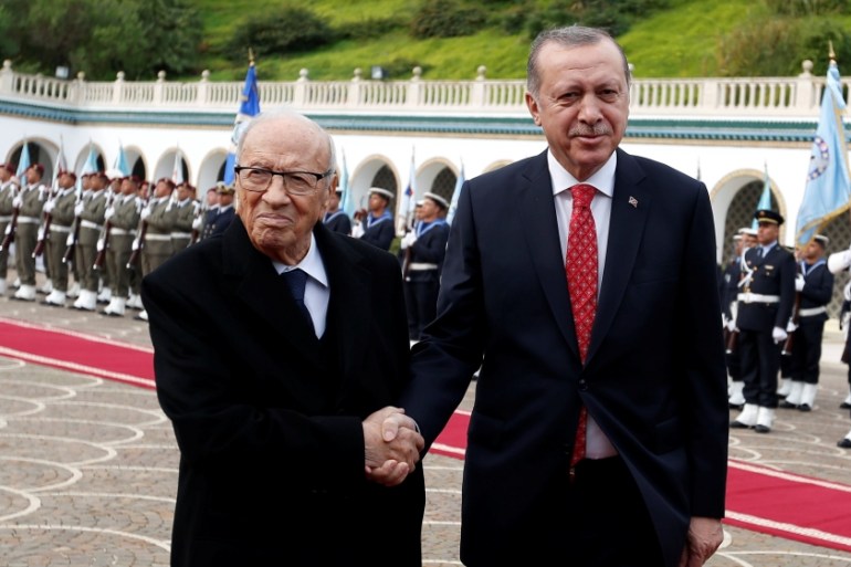 Tunisia''s President Beji Caid Essebsi shakes hands with Turkey''s President Tayyip Erdogan at Carthage Palace in Tunis