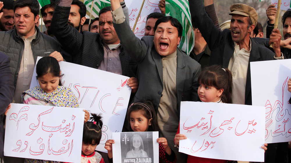 Demonstrators in Islamabad condemn the rape and murder of Zainab Ansari [Faisal Mahmood/Reuters]