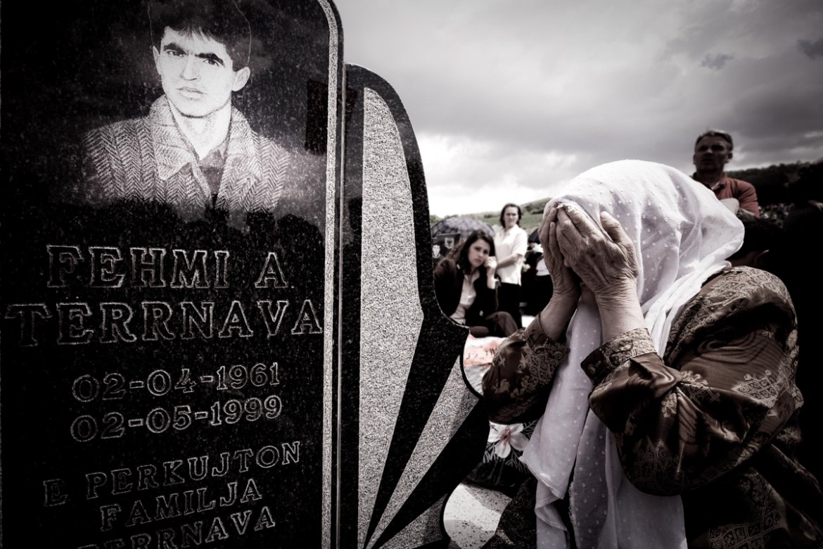 A woman Kosovo cries for her son who was killed by the Serbs during the war. Village of Krusha e Madhe.