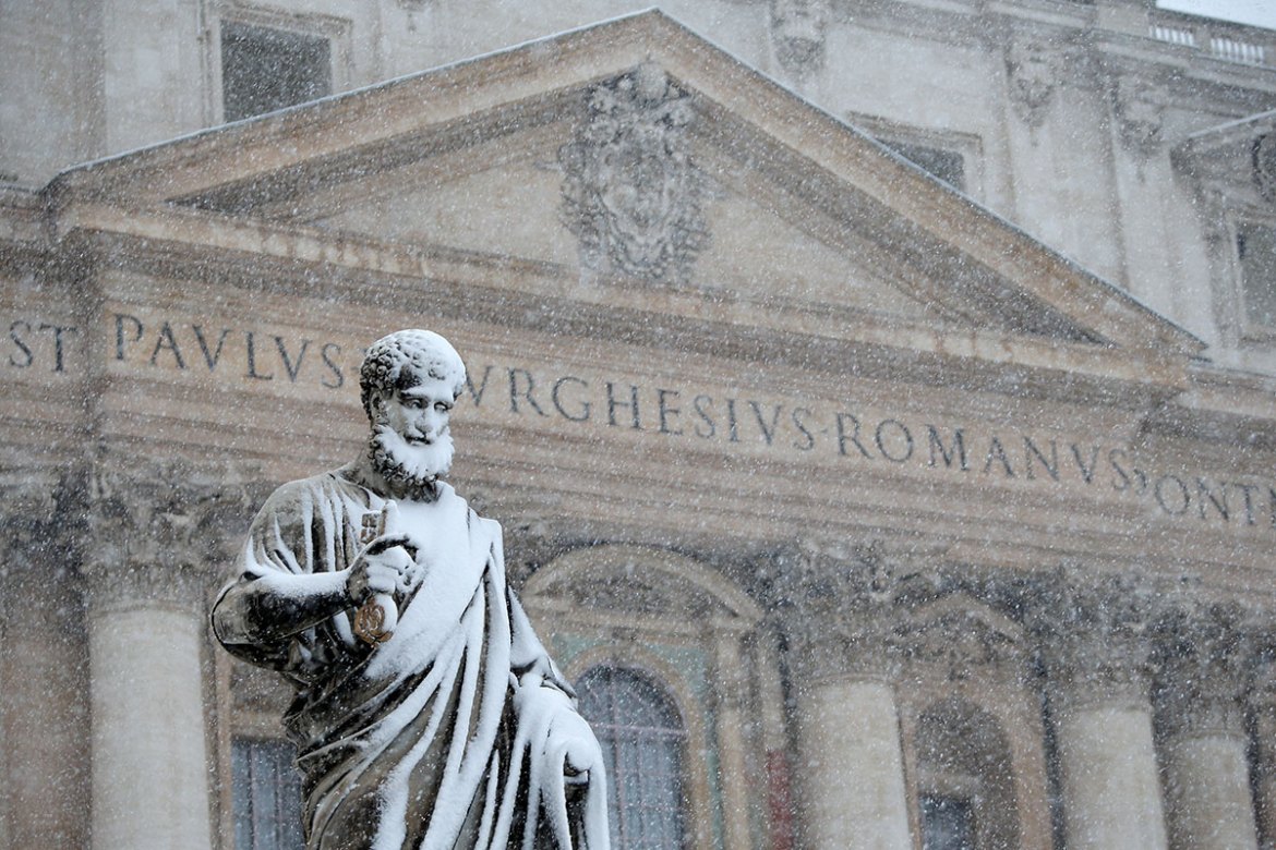 Saint Peter''s Square in Vatican City doesn''t see snow very often