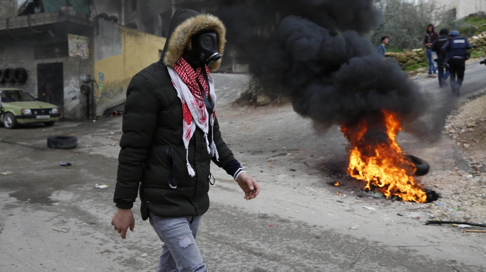 Palestinians burn tires after a raid by Israeli forces which killed Ahmad Jarrar in the village of Yamoun near the West Bank in the city of Jenin [Majdi Mohammed/AP Photo]