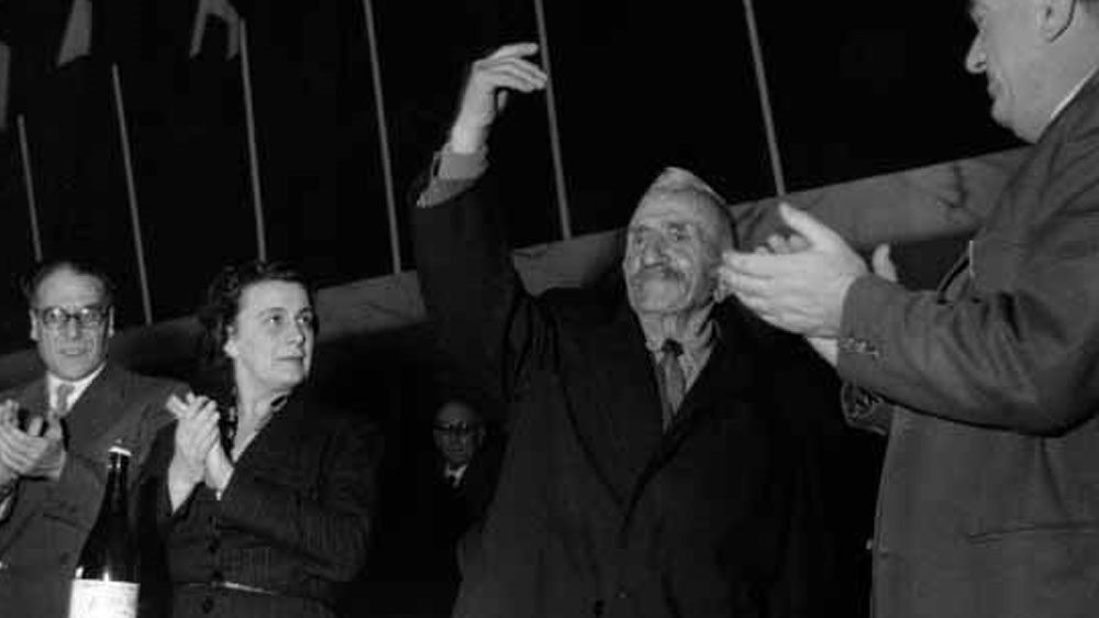 Alcide Cervi addresses the Italian Communist Party congress in 1956 [Emilio Ronchini/Mondadori Portfolio via Getty Images]