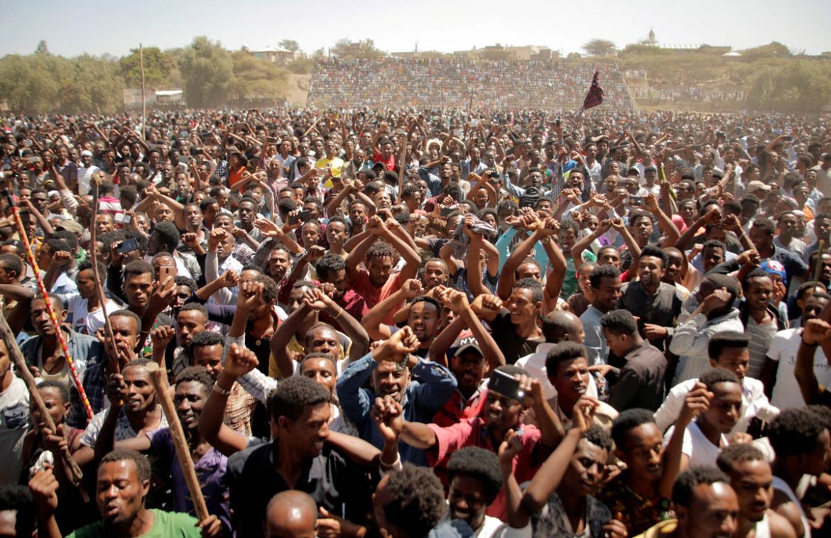 Supporters of Bekele Gerba, secretary general of the Oromo Federalist Congress (OFC), chant slogans to celebrate Gerba''s release from prison, in Adama, Oromia Region, Ethiopia February 14, 2018. REUTE