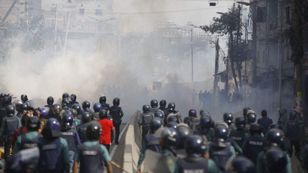 Police used tear gas to disperse BNP supporters in Dhaka [Mahmud Hossain Opu/Al Jazeera]