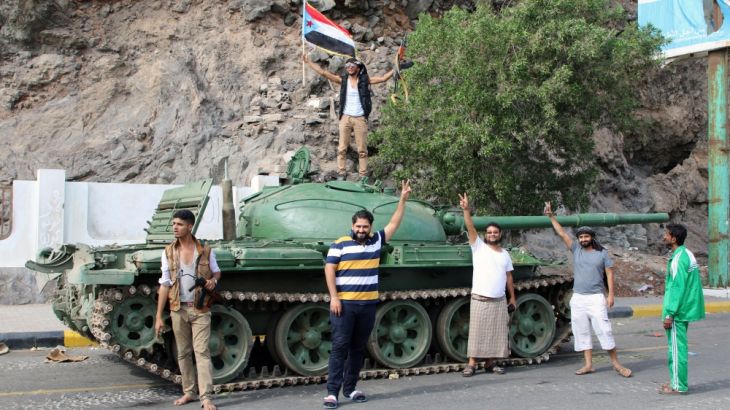 Southern Yemeni separatists stand by a tank in the port city of Aden, Yemen January 30, 2018. REUTERS/Fawaz Salman