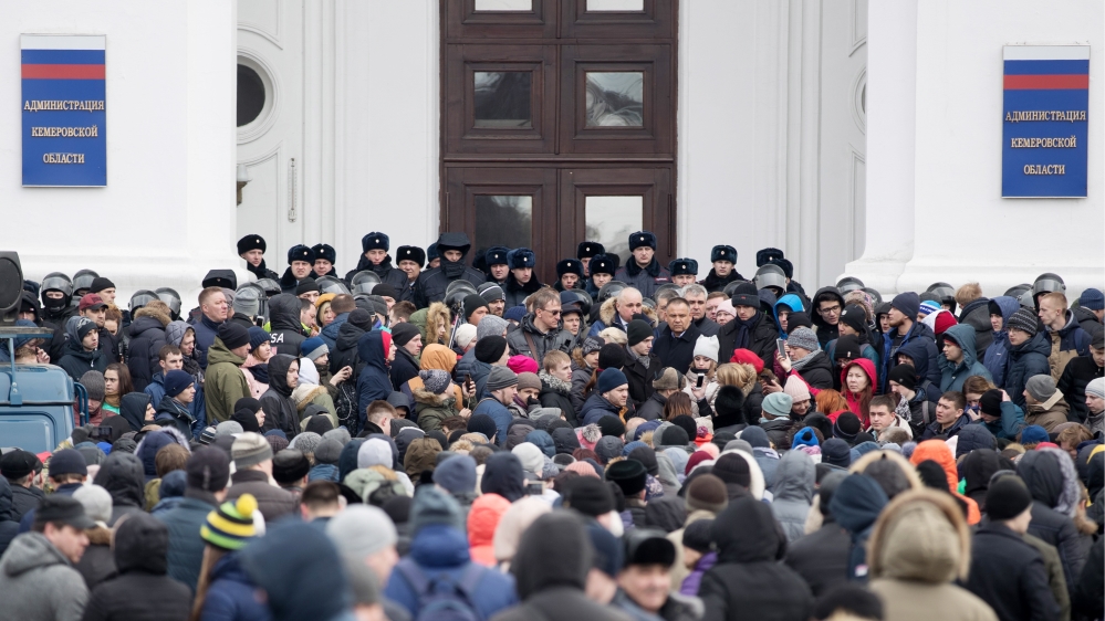 Thousands gathered in front of the Kemerovo Region administration building to protest against local authorities on March 27, 2018 [Getty Images]