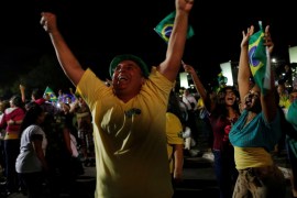 People react during justice Rosa Weber''s session of the Supreme Court to issue a final decision about the habeas corpus plea for the former Brazil president Luiz Inacio Lula da Silva