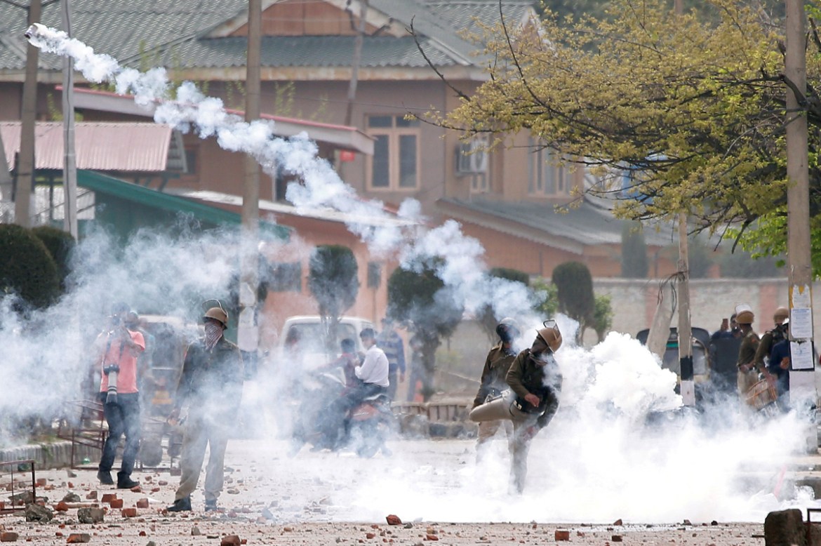 An Indian policeman throws a tear smoke shell towards students during a protest against the recent killings in Kashmir, outside a college in Srinagar April 5, 2018. REUTERS/Danish Ismail TPX IMAGES OF