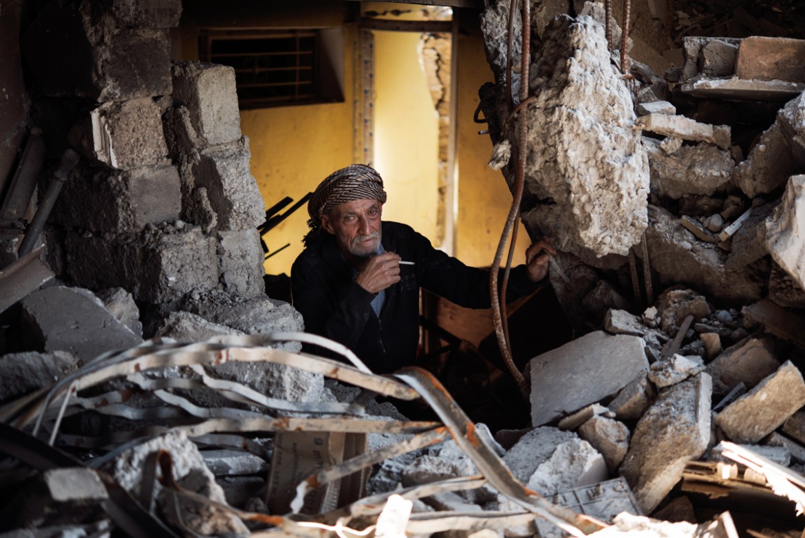 Kasim Yahya Ali Hussein, 75, is an Iraq-Iran war veteran whom lost his home during the massive Iraqi operation to retake Mosul. His house was hit by an US airstrike that was targeting a Daesh building