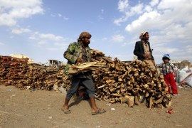 Yemenis turn to firewood as cooking gas crisis drags on