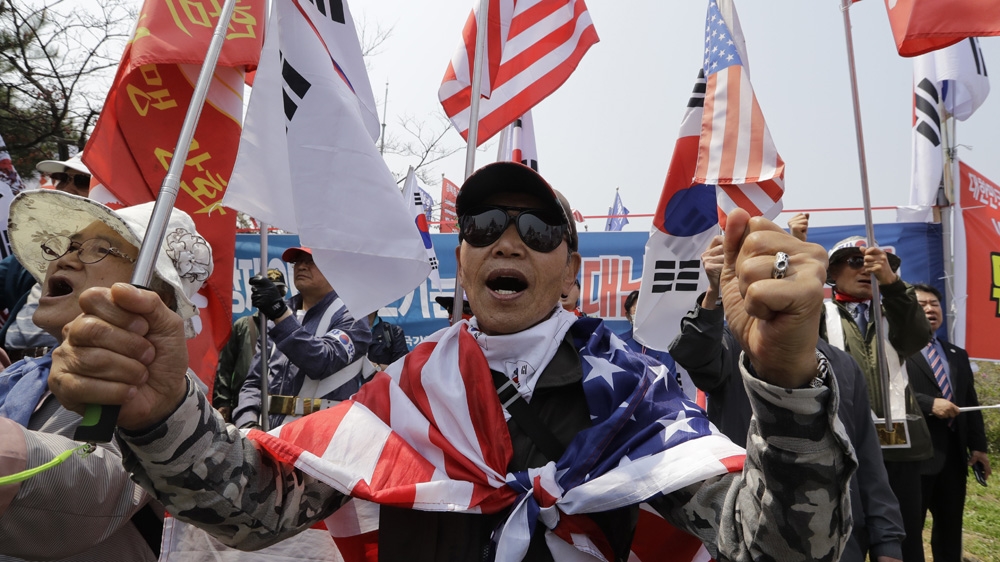 South Koreans shout slogans during a rally opposing the summit in Paju, South Korea [Lee Jin-man/AP]
