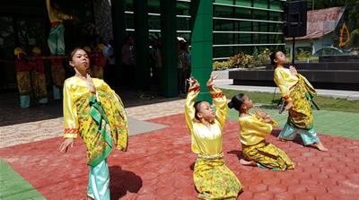 Children performing a traditional dance at the inauguration of the Cotabato Museum. [JC Gotinga/Al Jazeera]