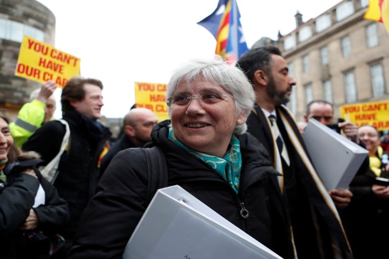Catalunya''s former Education Minister Clara Ponsati arrives for a preliminary hearing for her extradition at the Sheriff Court in Edinburgh, Scotland, April 12, 2018. [Russell Cheyne/Reuters]