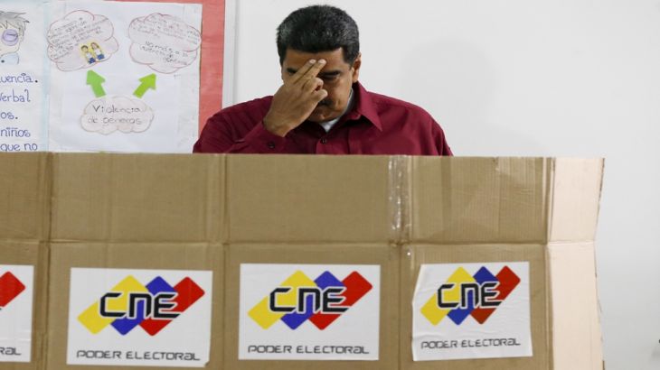 enezuela''s President Nicolas Maduro crosses himself before voting in presidential elections in Caracas, Venezuela, Sunday, May 20, 2018. [Ariana Cubillos/AP]