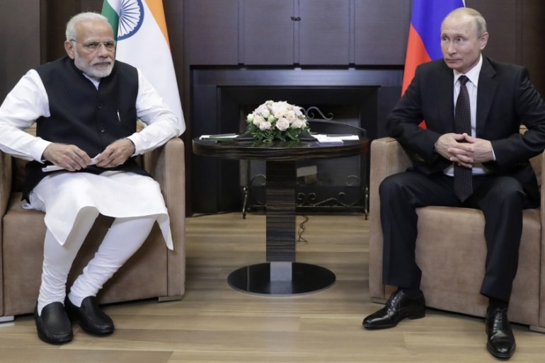 Russian President Putin meets with Indian PM Modi SOCHI, RUSSIA - MAY 21, 2018: India''s Prime Minister Narendra Modi (L) and Russia''s President Vladimir Putin talk during a meeting. Mikhail Metzel/T