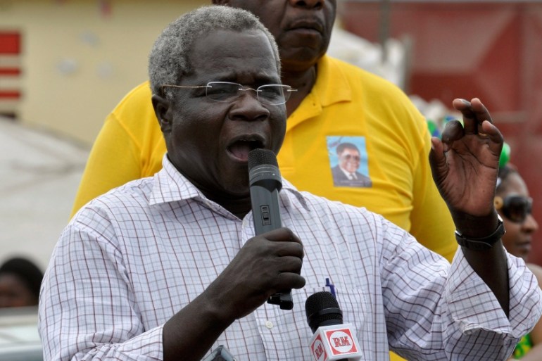 FILE PHOTO: Afonso Dhlakama, head of Mozambique''s opposition party Renamo, addresses an election rally in Matola